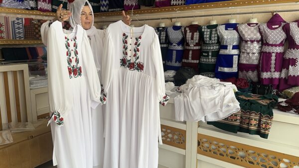 لباس دست دوزی هزارگی